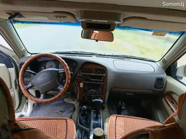 Infiniti Q series 1999 · 3.3 AT