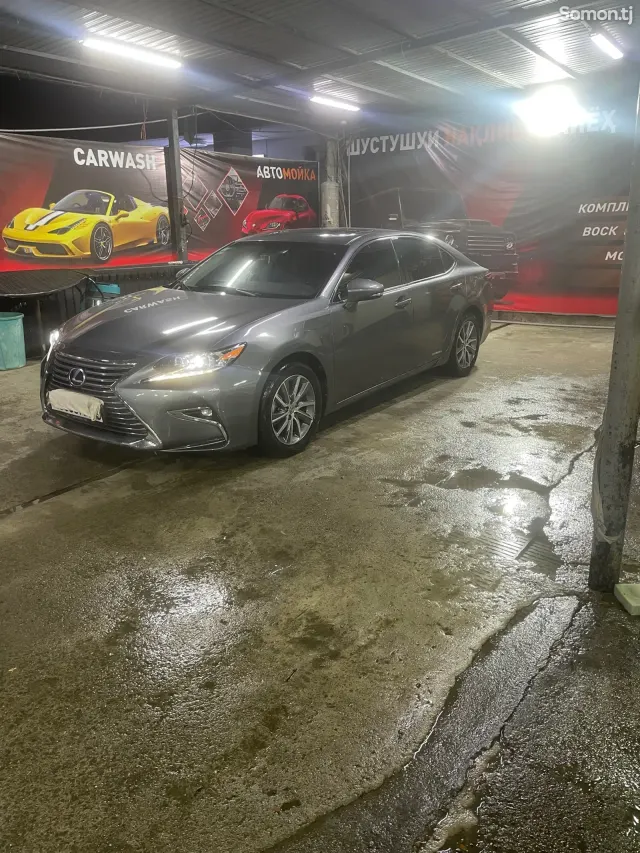 Lexus ES series 2017 · 2.5 AT