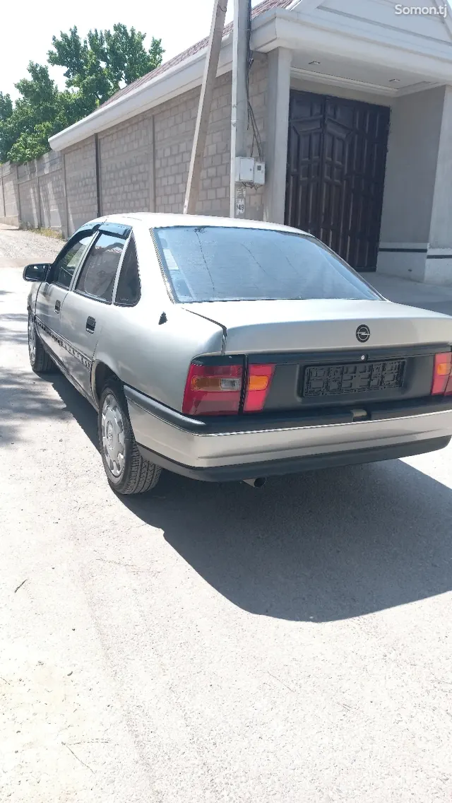 Opel Vectra A 1993 · 1.6 MT