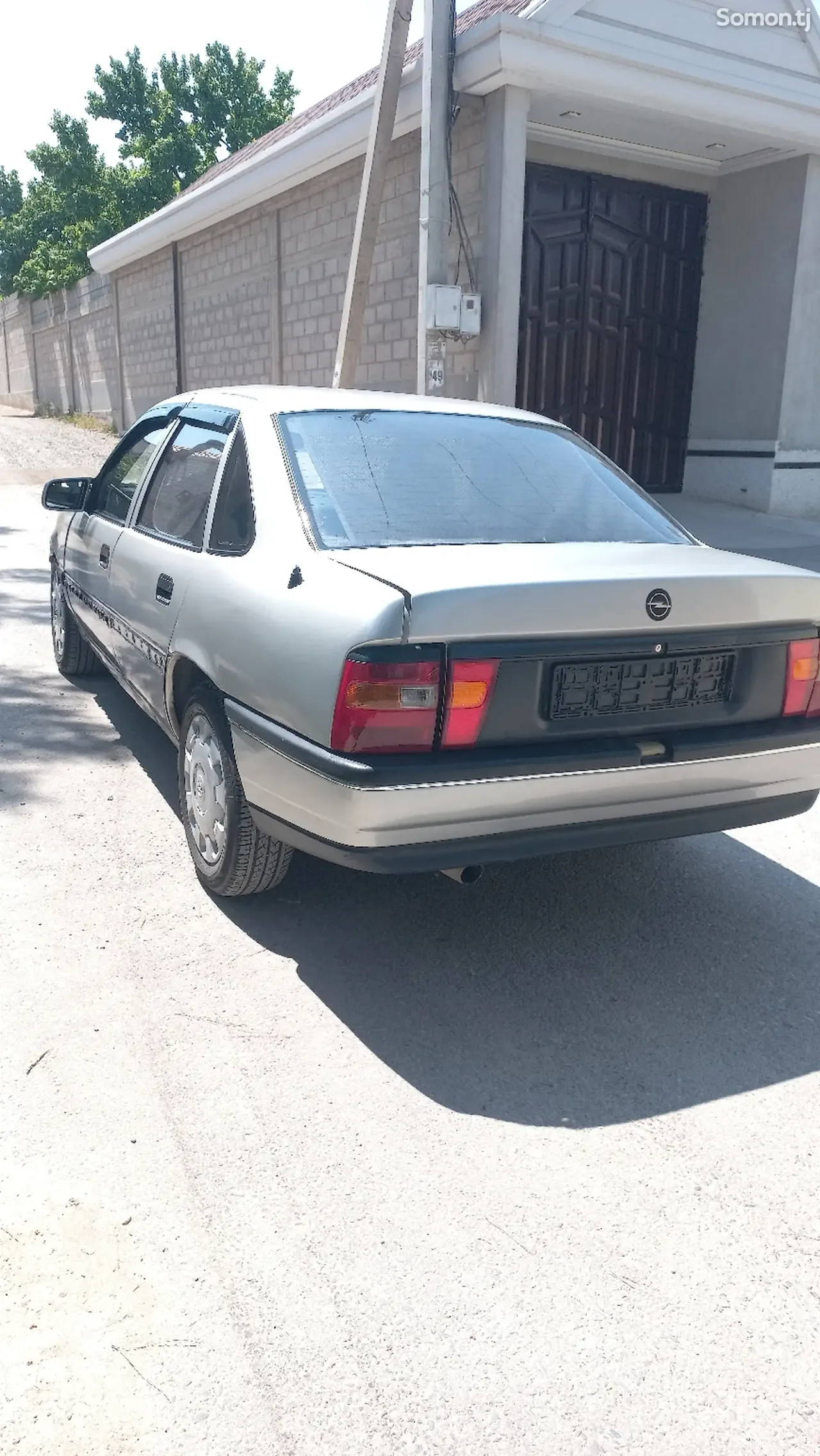 Opel Vectra A 1993 · 1.6 MT