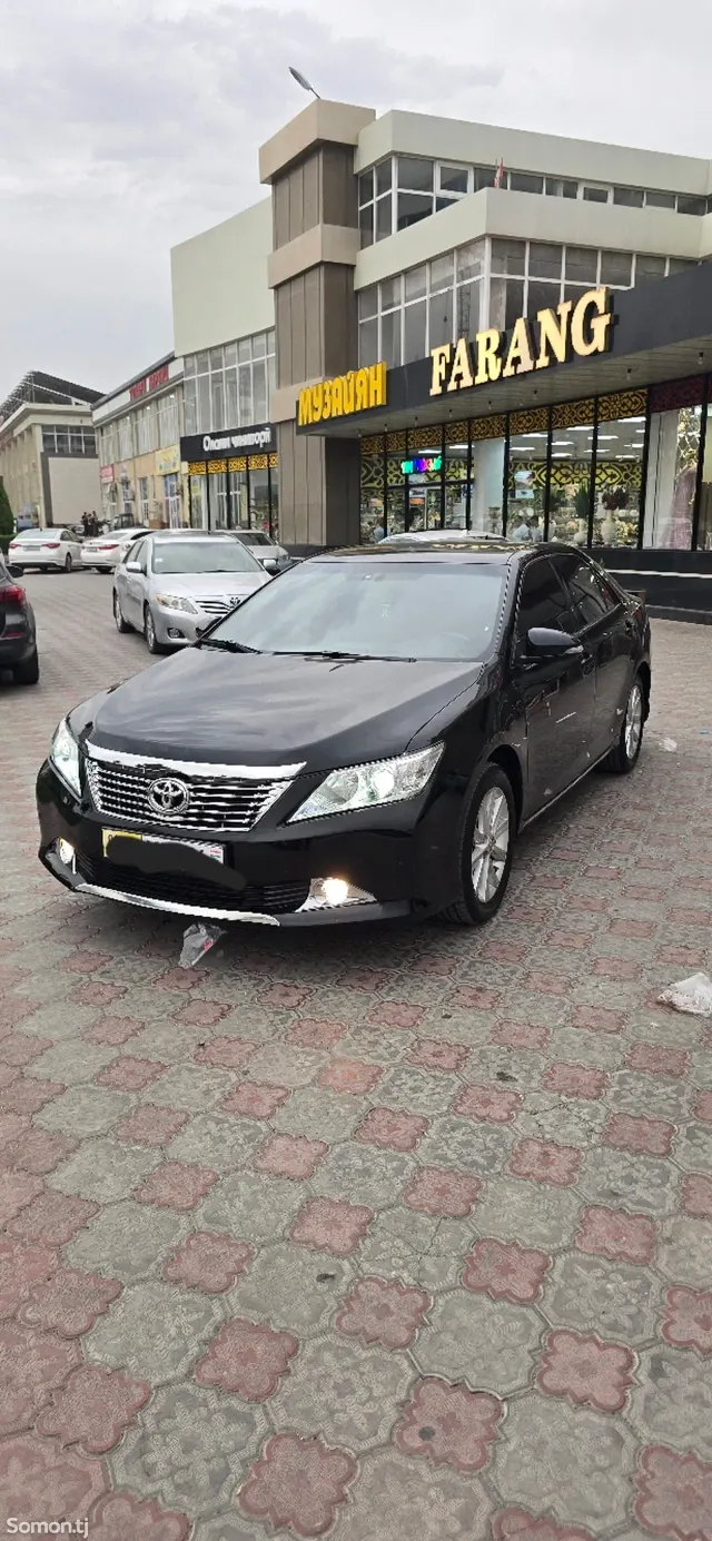 Toyota Camry 2014 · 2.4 AT