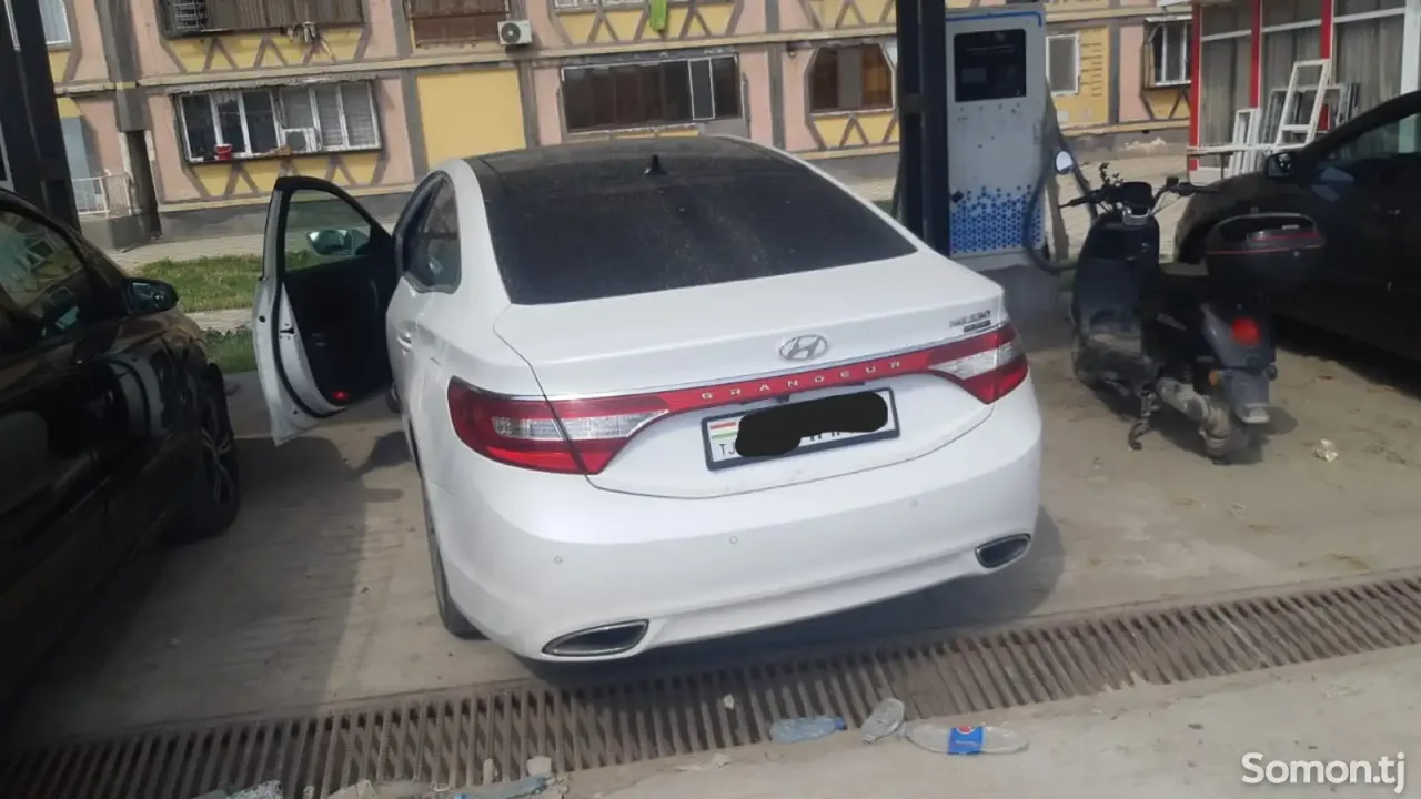 Hyundai Grandeur 2011 · 3.0 AT
