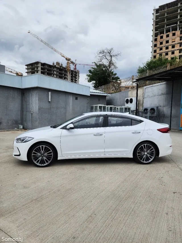 Hyundai Avante 2016 · 1.6 AT