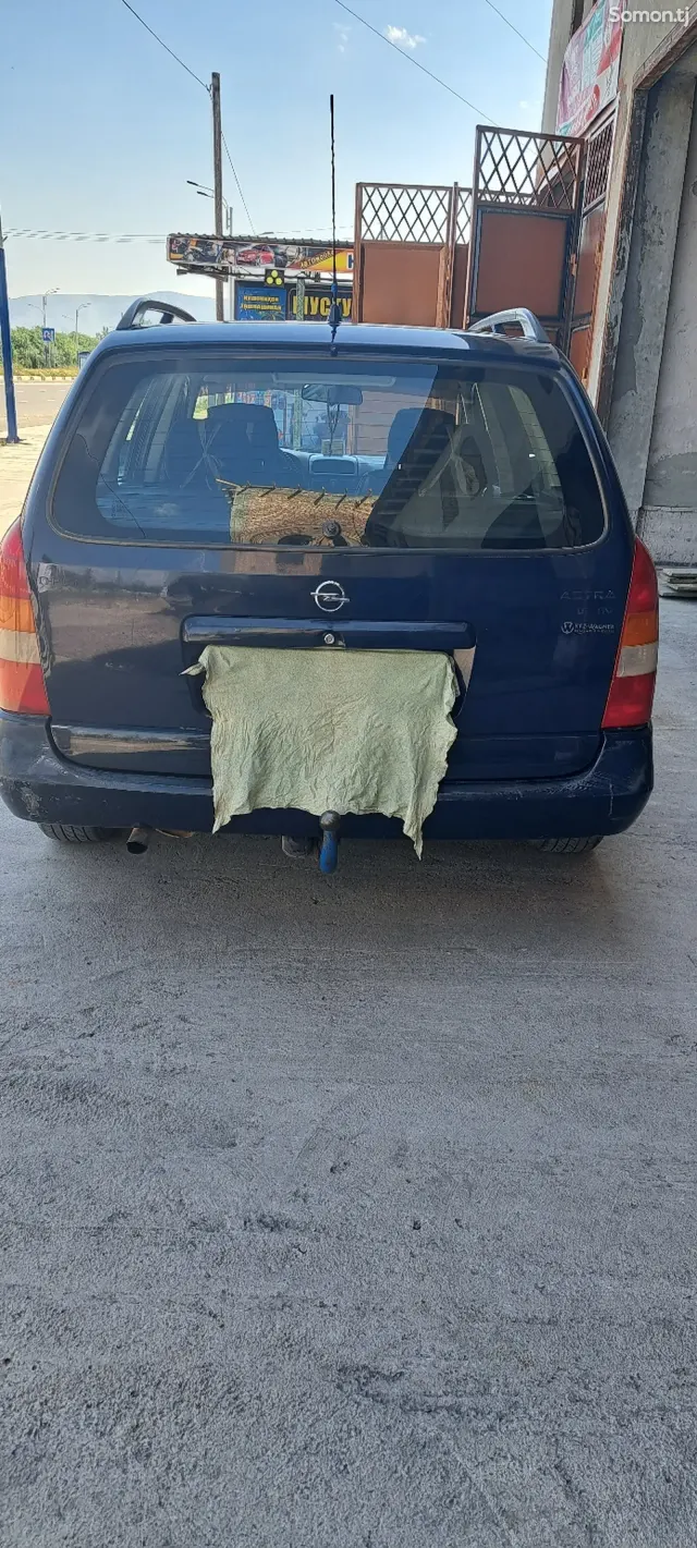 Opel Astra G 1999 · 1.6 MT