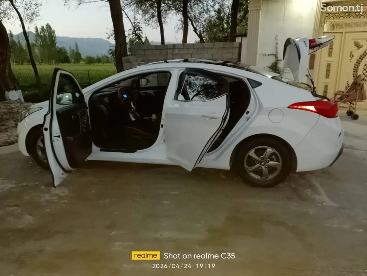 Hyundai Avante 2012 · 1.6 AT