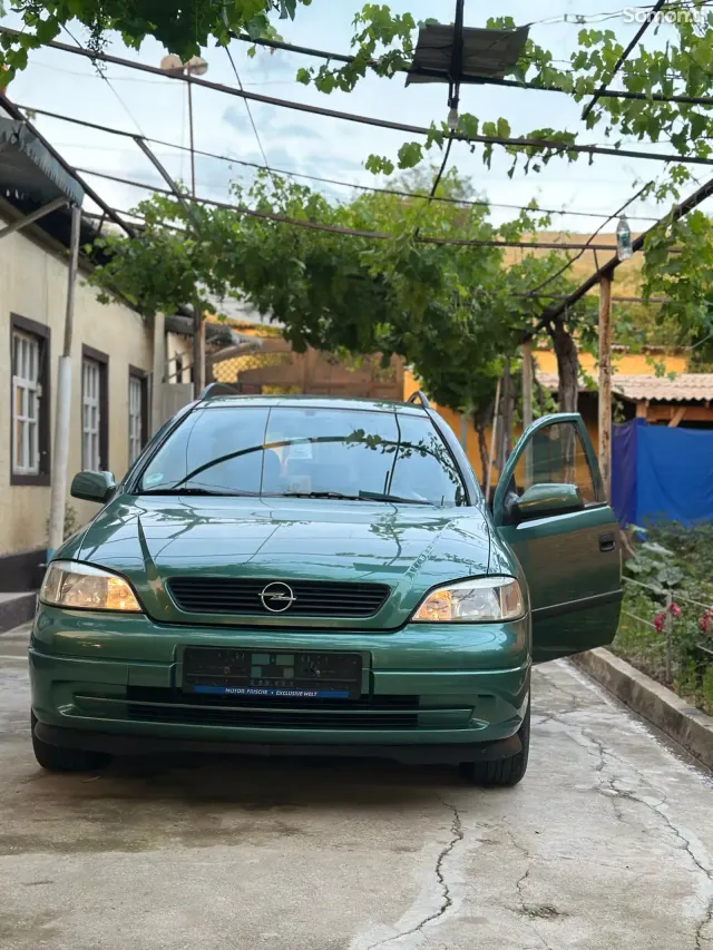 Opel Astra G 1999 · 1.6 MT