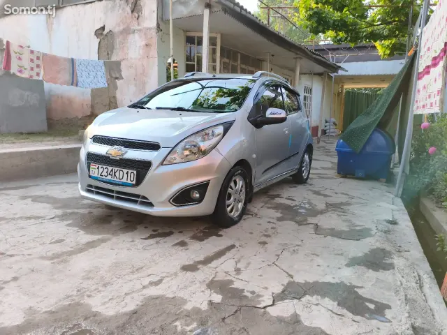 Chevrolet Spark 2014 · 1.1 AT