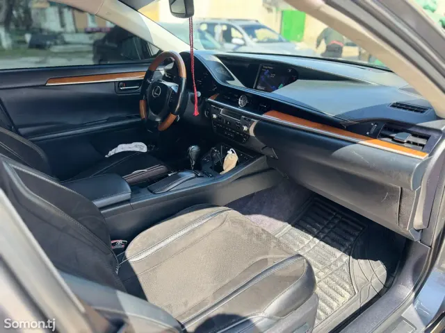 Lexus ES series 2015 · 3.0 AT