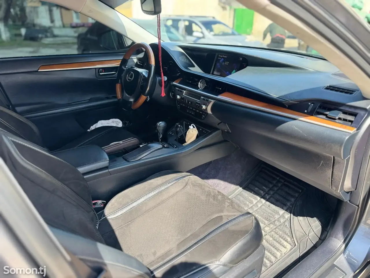Lexus ES series 2015 · 3.0 AT