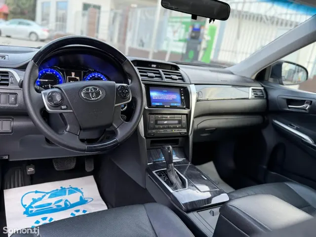 Toyota Camry 2015 · 2.0 AT
