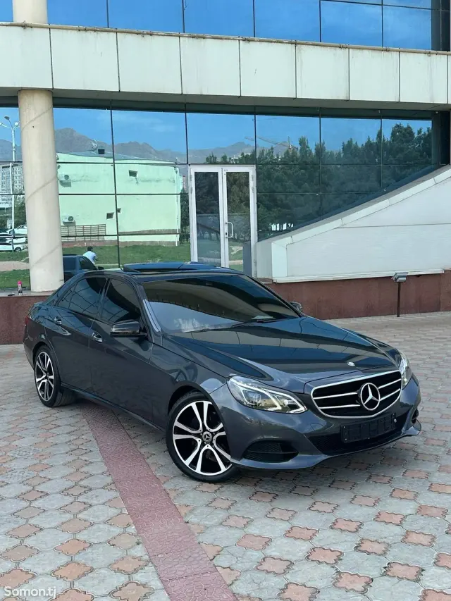 Mercedes-Benz E class 2015 · 2.2 AT
