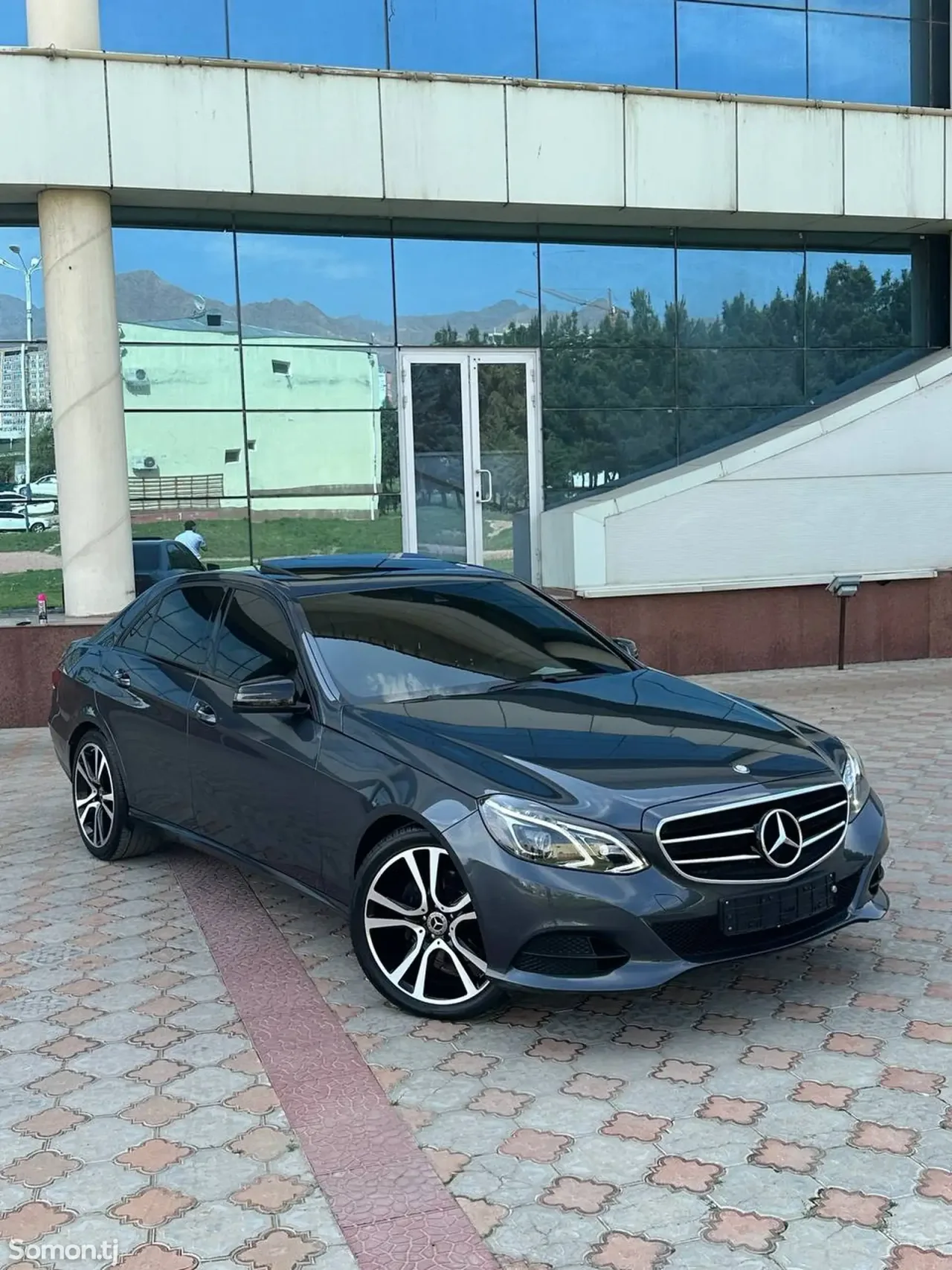 Mercedes-Benz E class 2015 · 2.2 AT