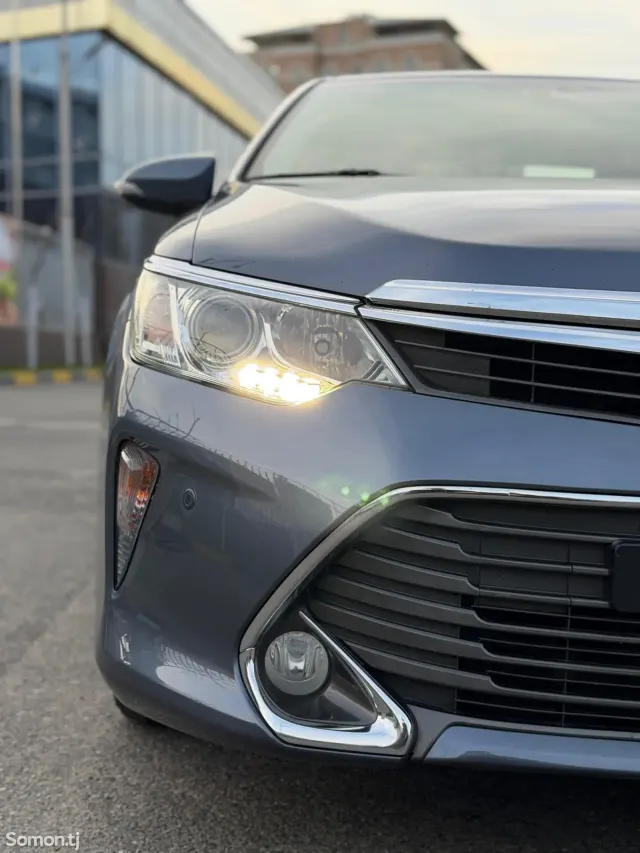 Toyota Camry 2015 · 2.0 AT