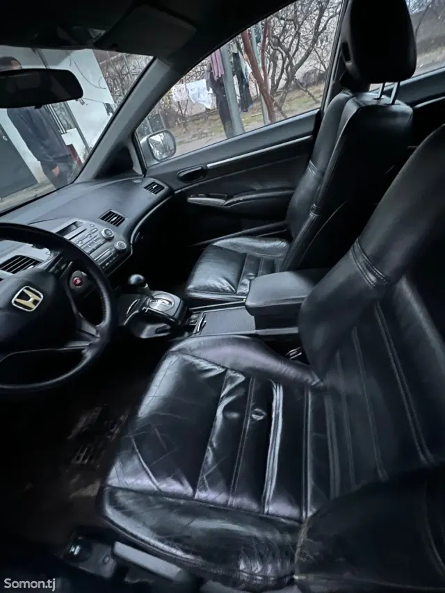 Honda Civic 2008 · 1.8 AT