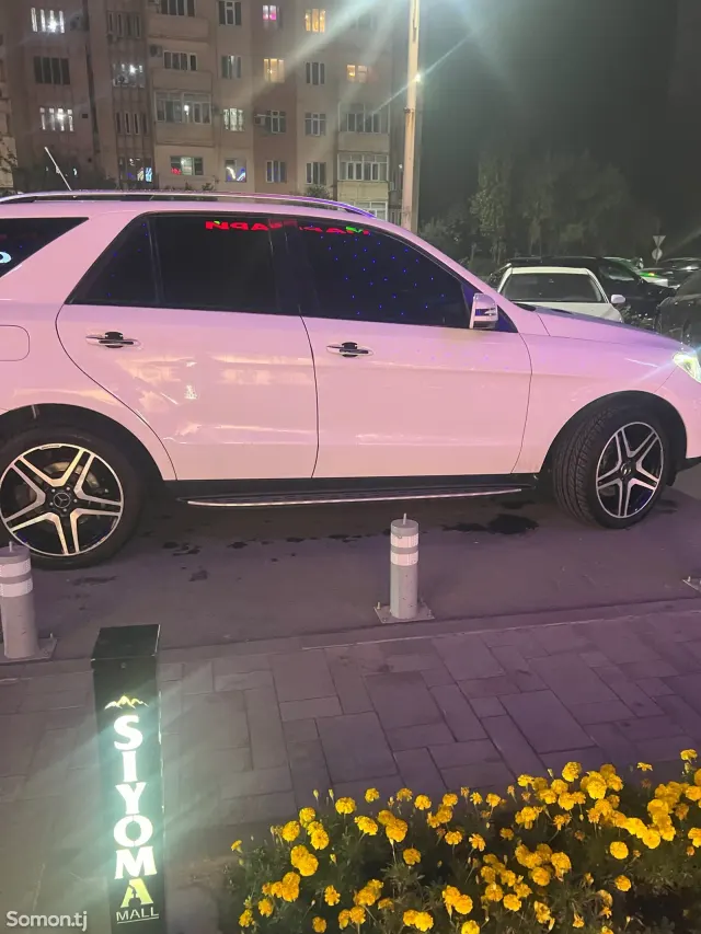 Mercedes-Benz ML class 2012 · 3.5 AT