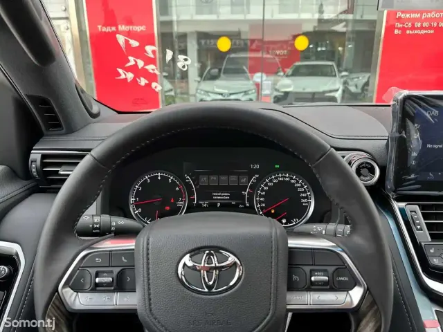 Toyota Land Cruiser 2025 · 3.5 AT