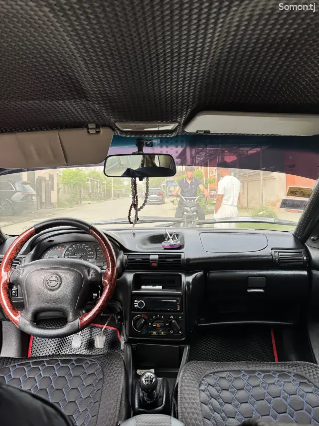 Opel Astra F 1997 · 1.6 MT
