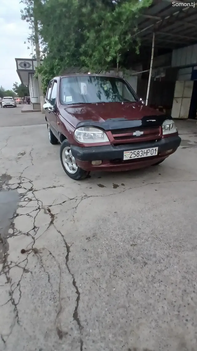 Chevrolet Niva 2004 · 1.6 MT