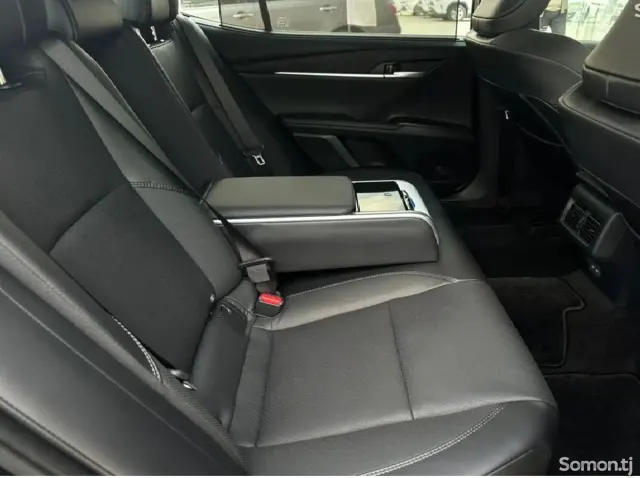 Toyota Camry 2025 · 2.5 AT