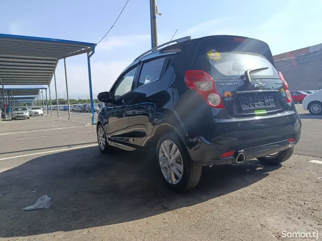 Chevrolet Spark 2015 · 1.0 AT