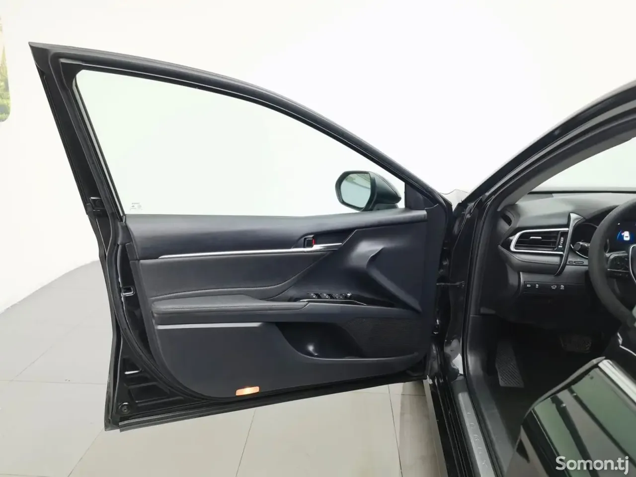 Toyota Camry 2019 · 2.5 AT