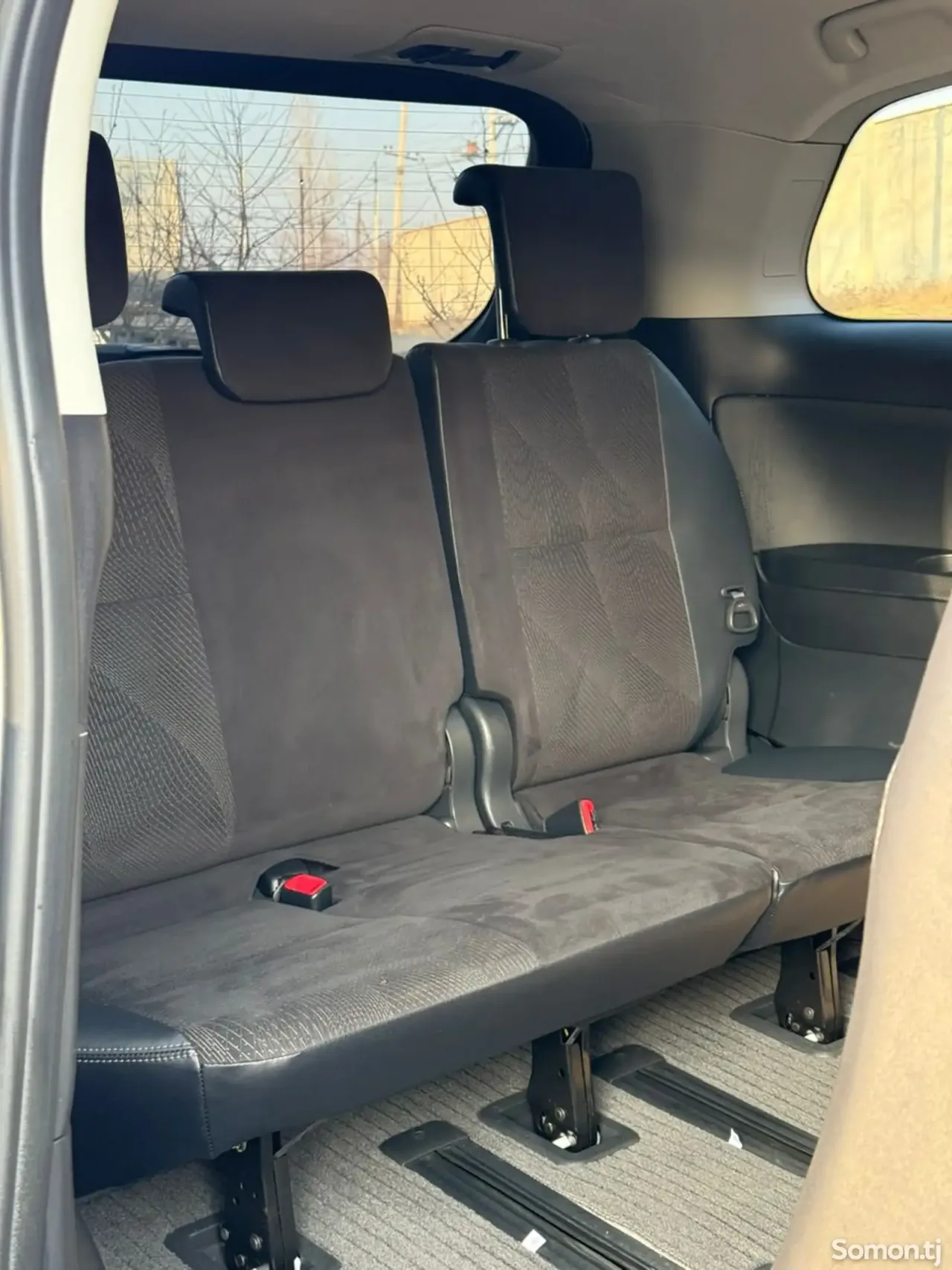 Toyota Estima 2014 · 2.4 AT