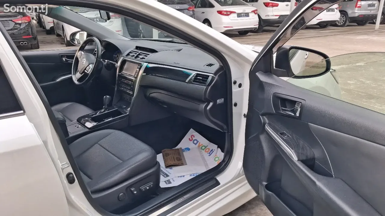 Toyota Camry 2015 · 2.5 AT