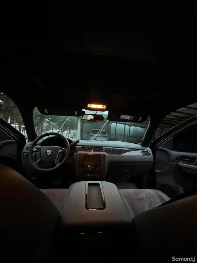 Toyota Land Cruiser 2011 · 5.3 AT