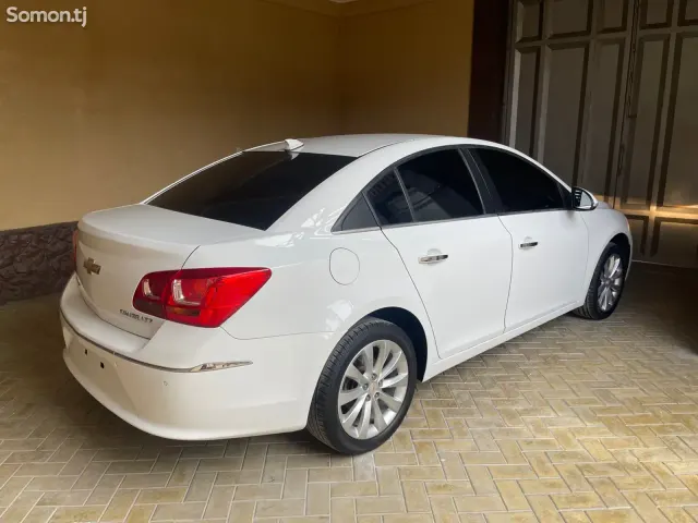 Chevrolet Cruze 2016 · 1.8 AT