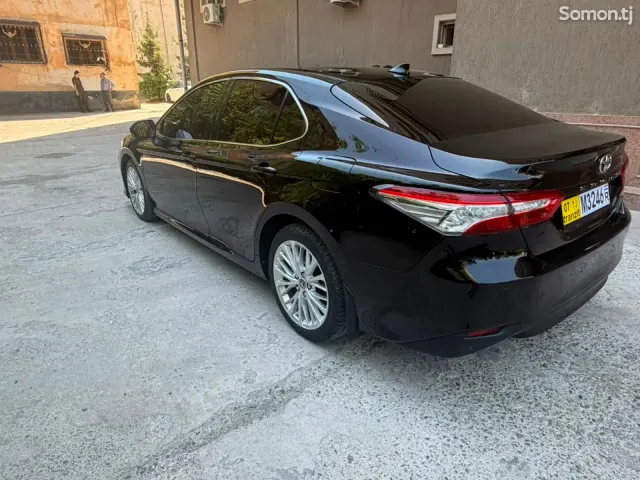 Toyota Camry 2019 · 2.5 AT