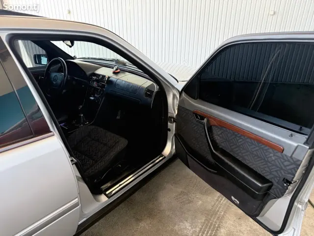 Mercedes-Benz C class 1995 · 1.8 MT