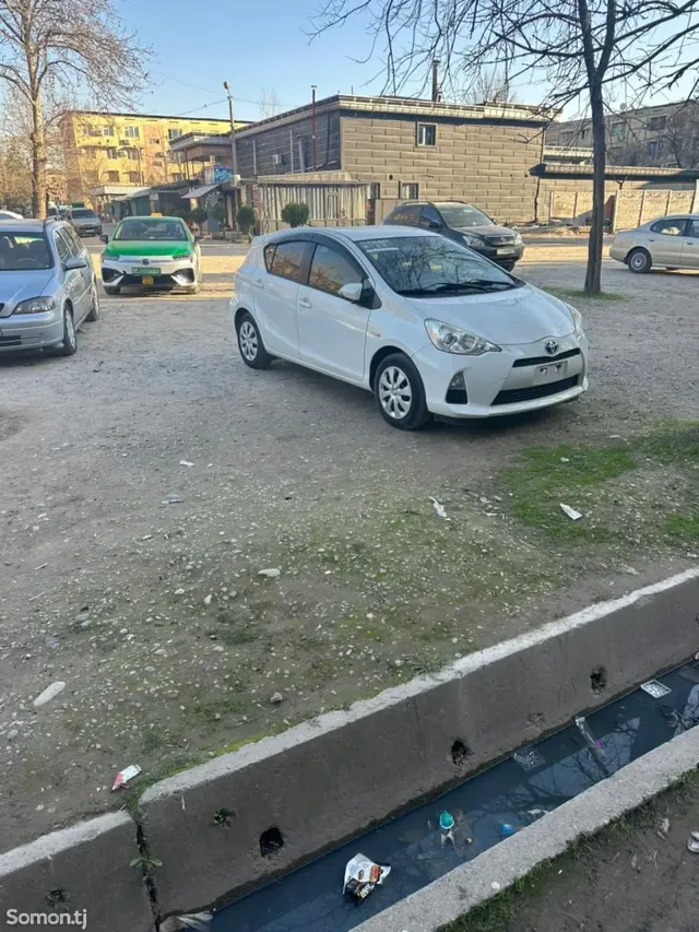 Toyota Aqua 2014 · 1.5 AT