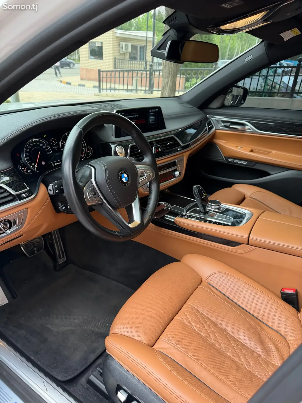 BMW 7 series 2017 · 4.0 AT