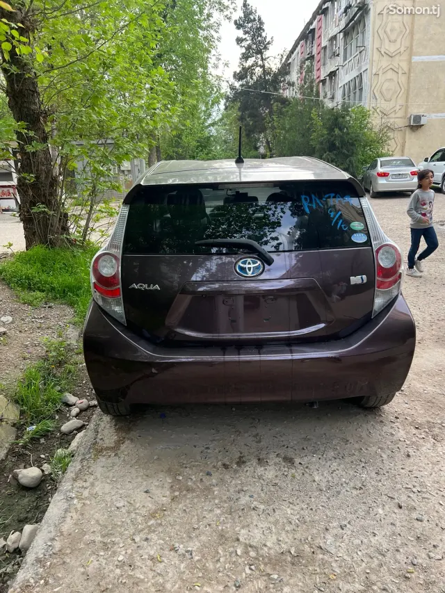 Toyota Aqua 2014 · 1.5 AT