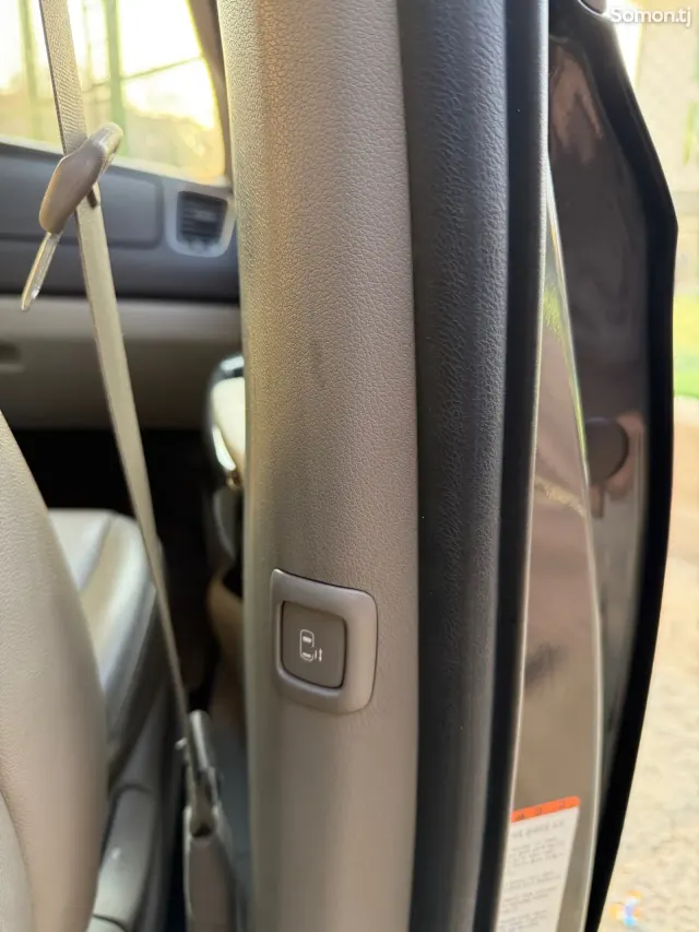 Kia Carnival 2016 · 2.2 AT