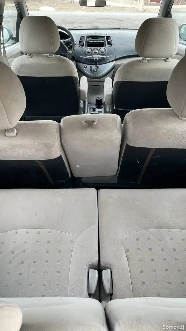 Mitsubishi Grandis 2007 · 2.4 AT