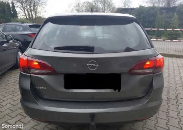 Opel Astra K 2020 · 1.4 AT