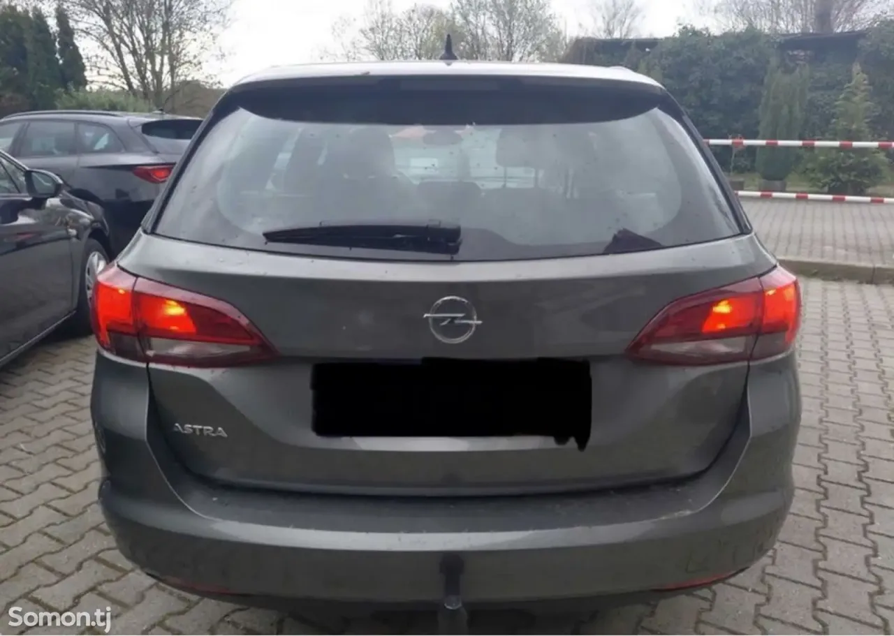 Opel Astra K 2020 · 1.4 AT
