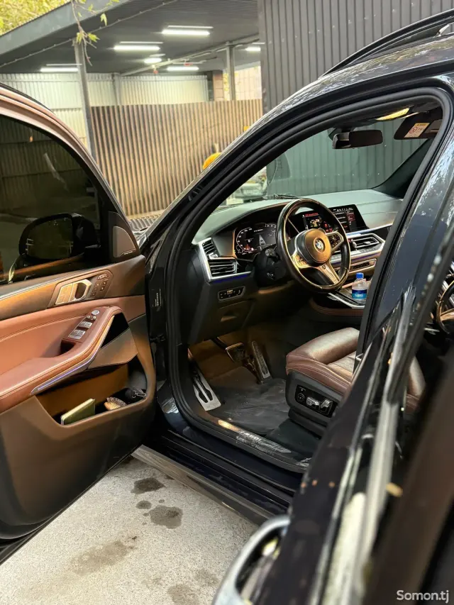 BMW X7 2021 · 4.4 AT