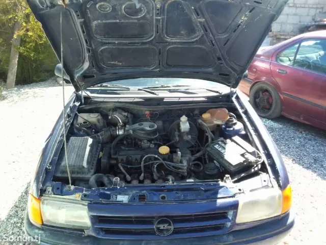 Opel Astra F 1993 · 1.6 MT