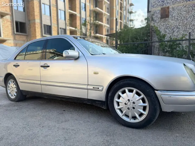 Mercedes-Benz E class 1997 · 2.3 AT