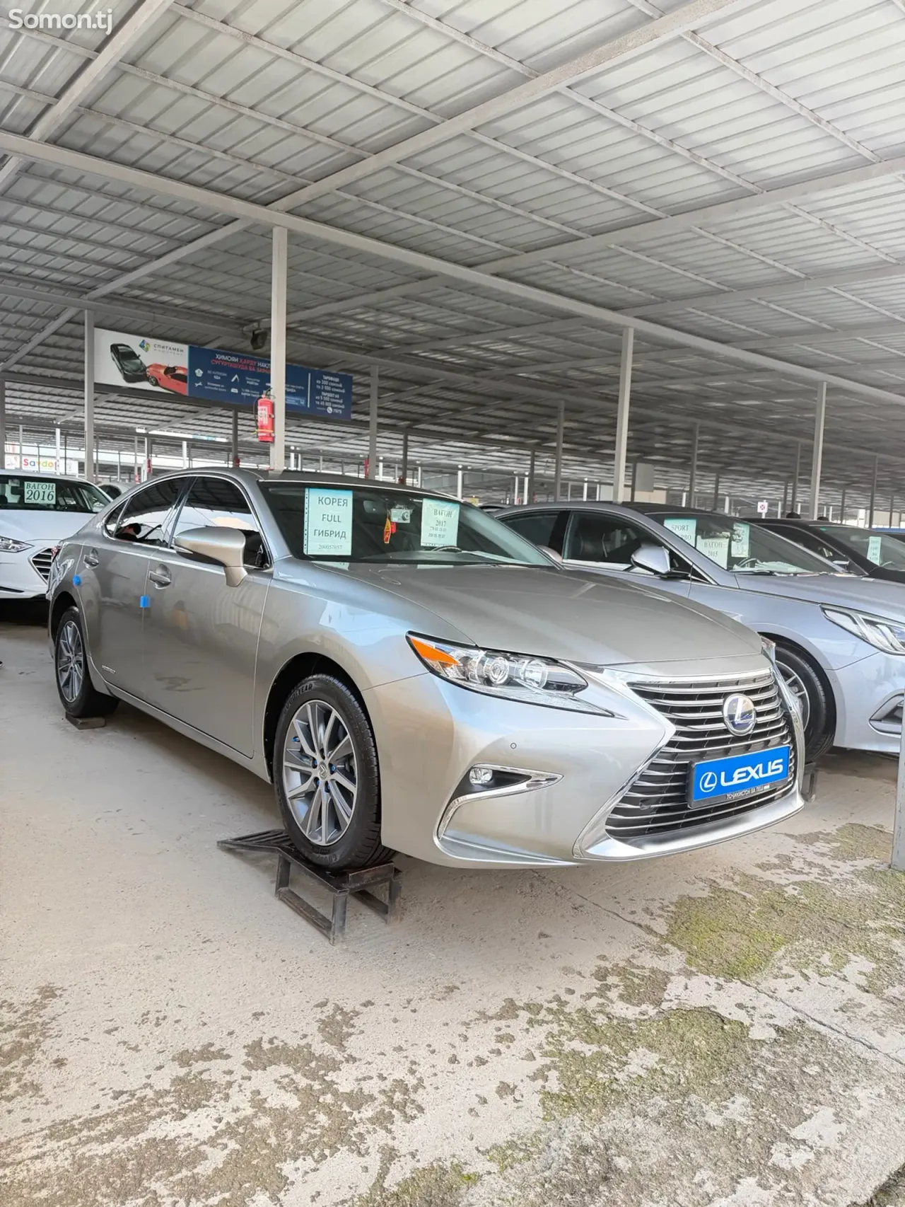 Lexus ES series 2017 · 2.5 AT