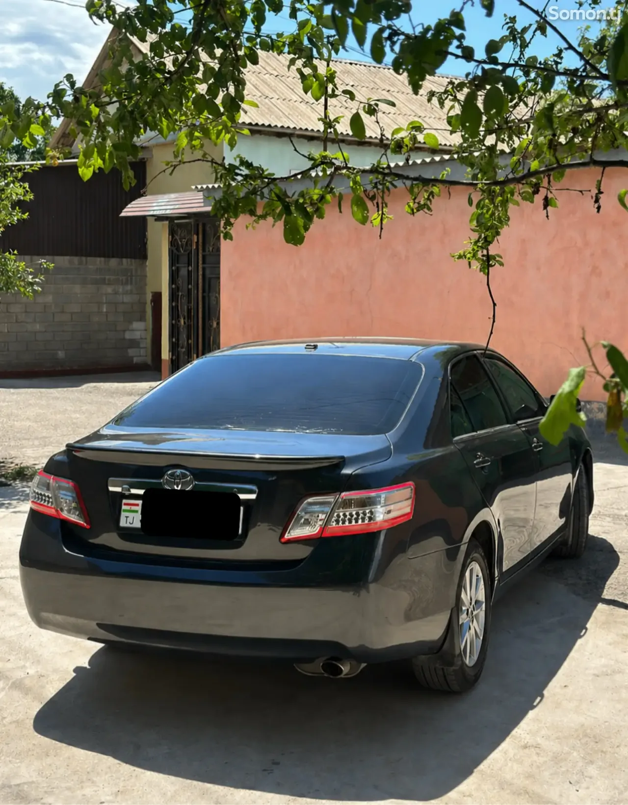 Toyota Camry 2011 · 2.4 AT