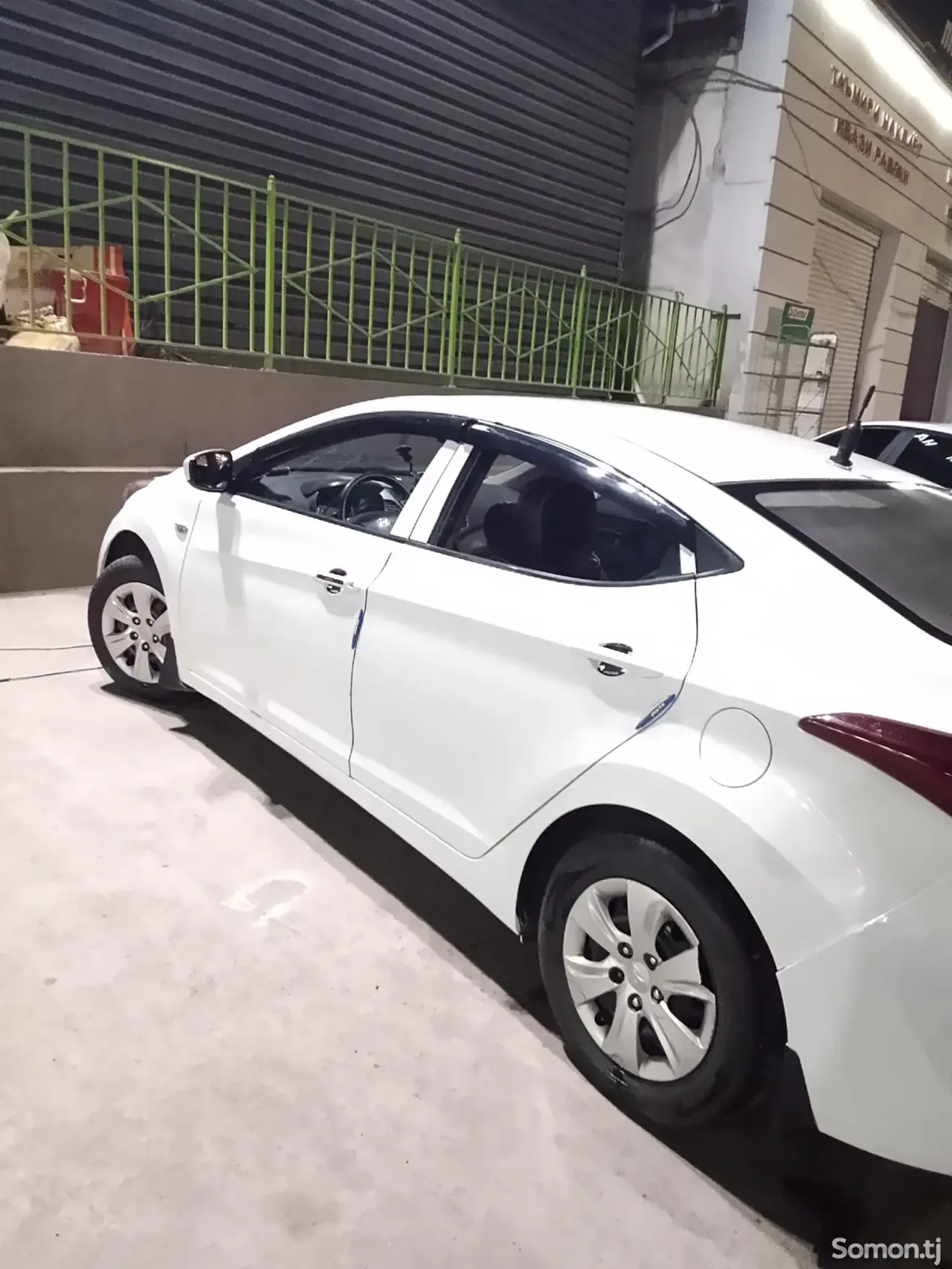 Hyundai Elantra 2015 · 1.6 MT