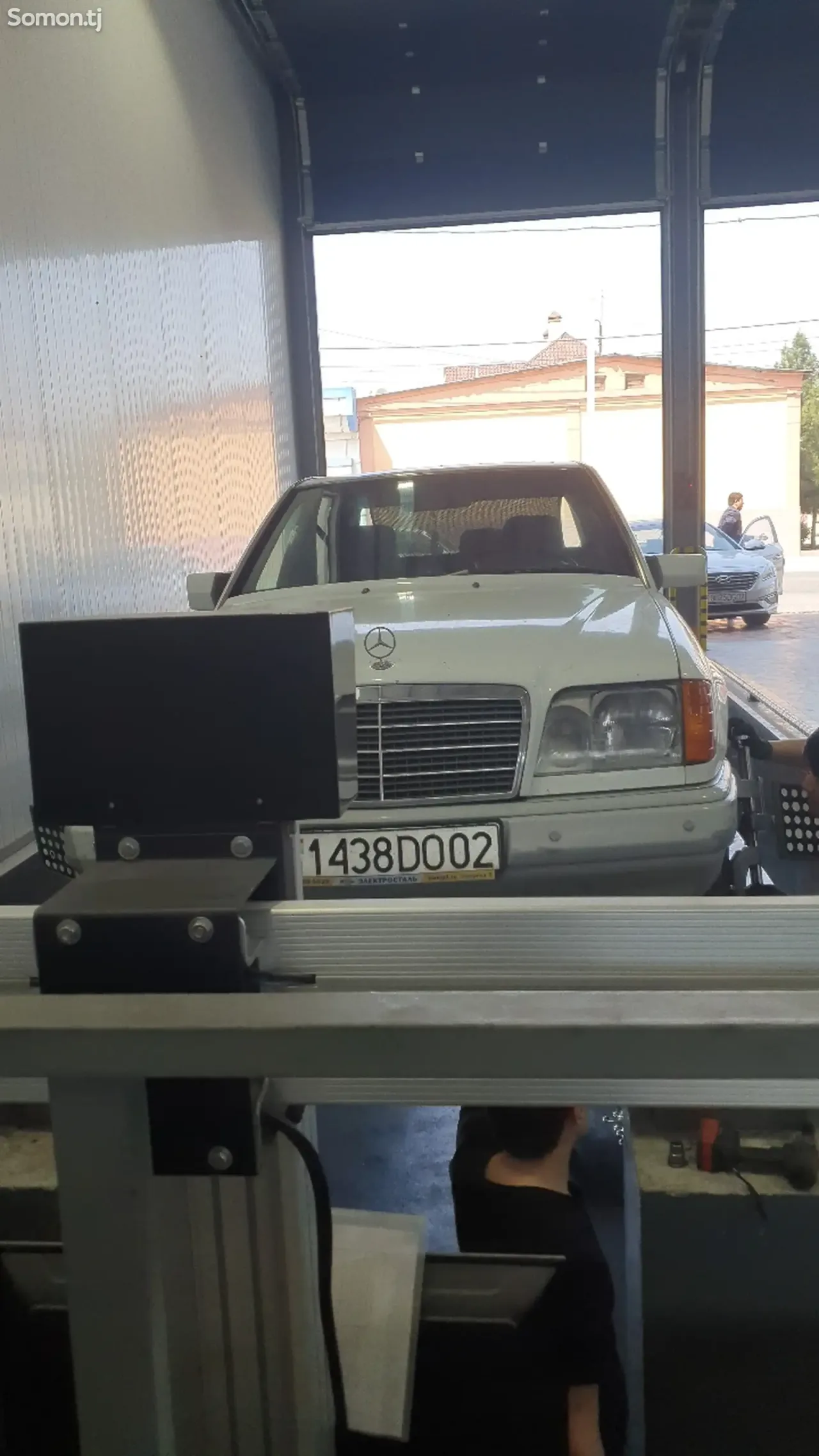 Mercedes-Benz W124 1993 · 2.0 MT