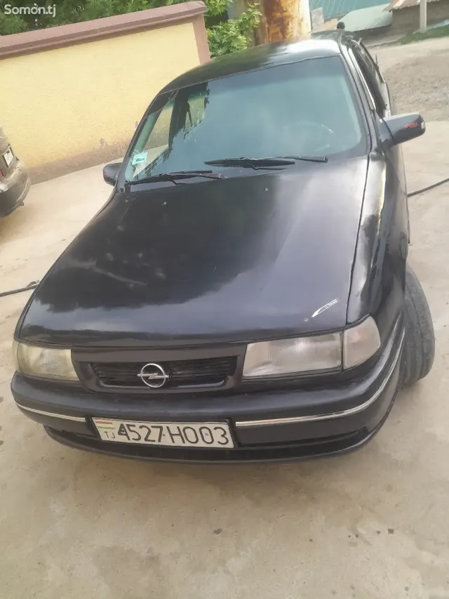 Opel Vectra A 1995 · 1.6 MT