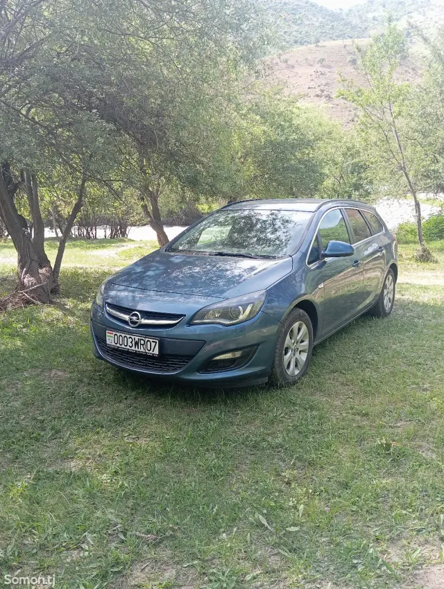 Opel Astra J 2015 · 1.4 MT