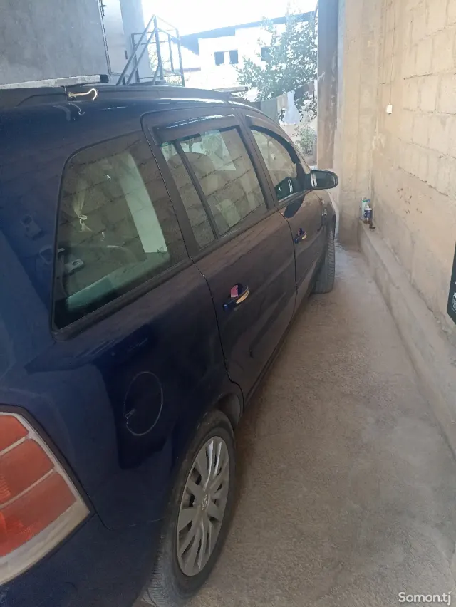 Opel Zafira 2006 · 1.6 MT