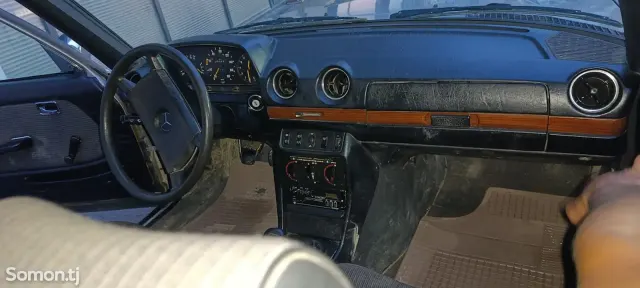 Mercedes-Benz C class 1985 · 3.0 MT