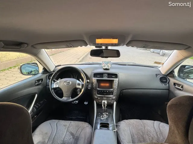 Lexus IS series 2010 · 2.5 AT